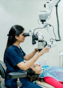 Dr. Shweta Sharma performing microscope root canal at 32 Pearls Dental Clinic, Raipur